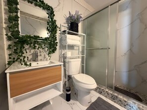 Shower, towels, soap, toilet paper - Cozy Apt | Caves, Beach & Nature in Arecibo Solar Panels (Arecibo pr00612)