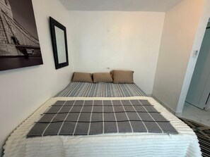 2 bedrooms, free WiFi, bed sheets, wheelchair access - Cozy Apt | Caves, Beach & Nature in Arecibo Solar Panels (Arecibo pr00612)