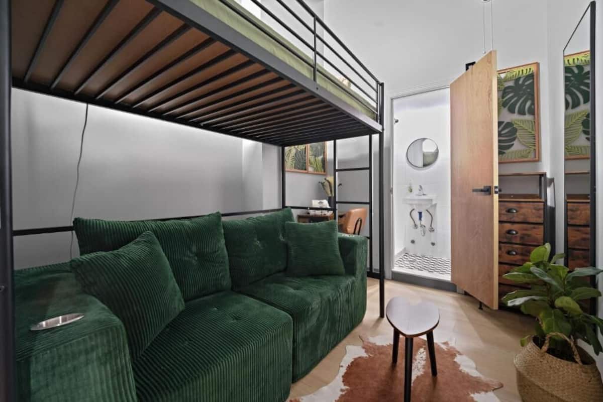 Yhden hengen club-huone