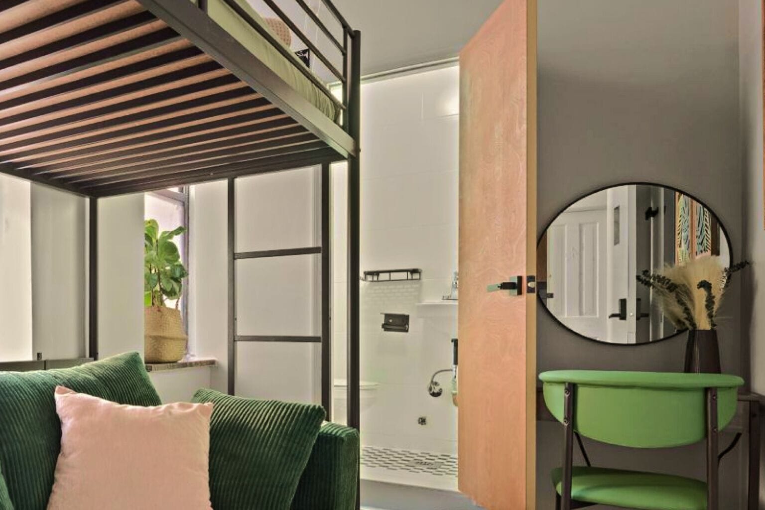 Habitación individual superior, vista a la ciudad | Escritorio, espacio para trabajar con laptop y wifi gratis 