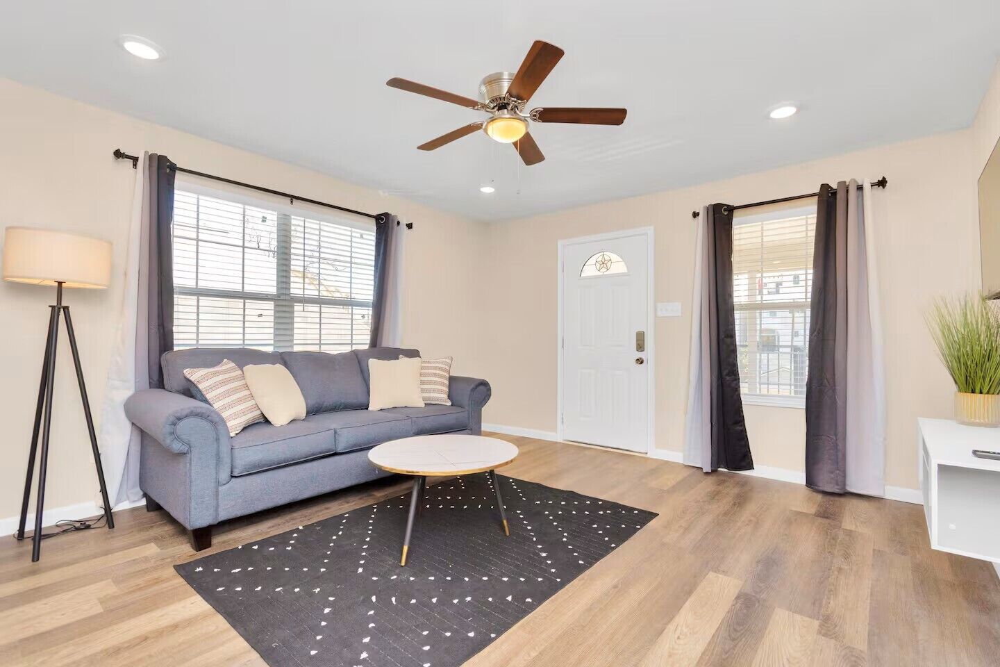 Cozy 1-bedroom Apartment In Enjoyable Houston With Ac - Houston, TX