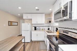 Private kitchen - Cozy 1-bedroom apartment in enjoyable Houston with AC (Houston)