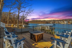 Deck - OZ Sunshine Cabin - Fire Pit & Dock! (Sunrise Beach)