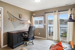Study - OZ Sunshine Cabin - Fire Pit & Dock! (Sunrise Beach)