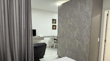 1 quarto, ferros/tábuas de passar roupa, acesso à internet