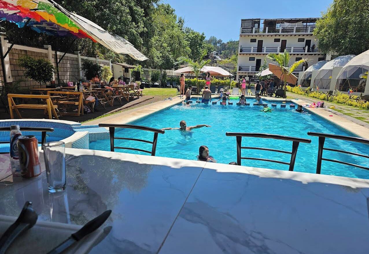 Kolam renang terbuka 