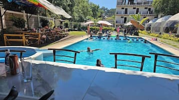 Kolam renang terbuka