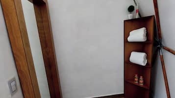 Cabaña de lujo, lanai, vista a la alberca | Interior