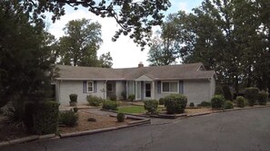 Exterior - Expansive Executive LakeHouse #19w/Jacuzzi &Fireplace with views of Norfork Lake (Mountain Home)