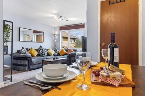 1BR • Free Parking • Home Away From Home • LGW