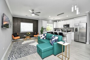 Living area - Urban Loft Townhome - Close to NRG Stadium in Central Houston (Houston)