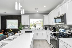 Private kitchen - Urban Loft Townhome - Close to NRG Stadium in Central Houston (Houston)