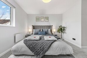 2 bedrooms, iron/ironing board, Internet, bed sheets - 2BR • New Listing Discount • Free Parking (West Sussex)