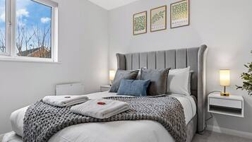 2 bedrooms, iron/ironing board, Internet, bed sheets