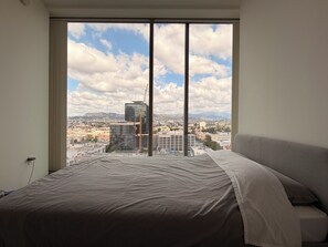 1 bedroom, WiFi, bed sheets - Koreatown Skyline Suites - Modern 1bd1bth City Sky Views (Vernon)