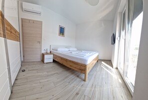 4 chambres, fer et planche à repasser, Wi-Fi, draps fournis