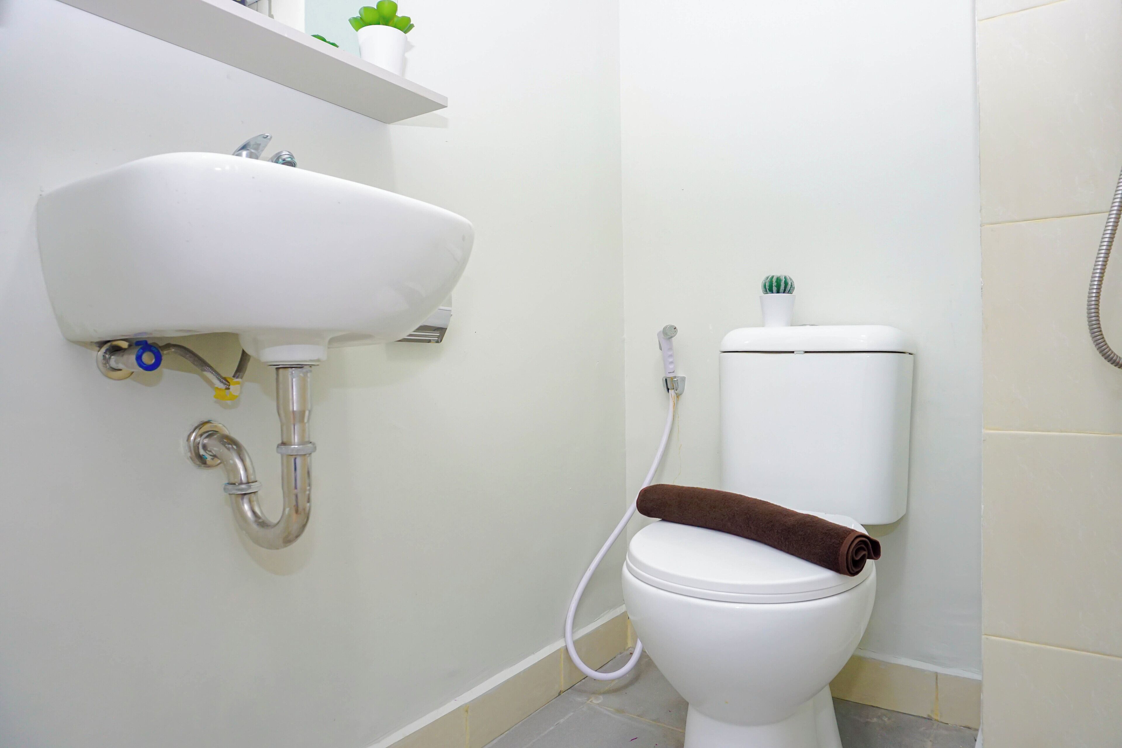 Standard Studio | Bathroom