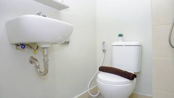 Standard Studio | Bathroom