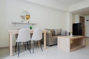 Standard Apartment | Dining room - Neat 3Br For 4 Pax At Meikarta District 2 Apartment (Cikarang)