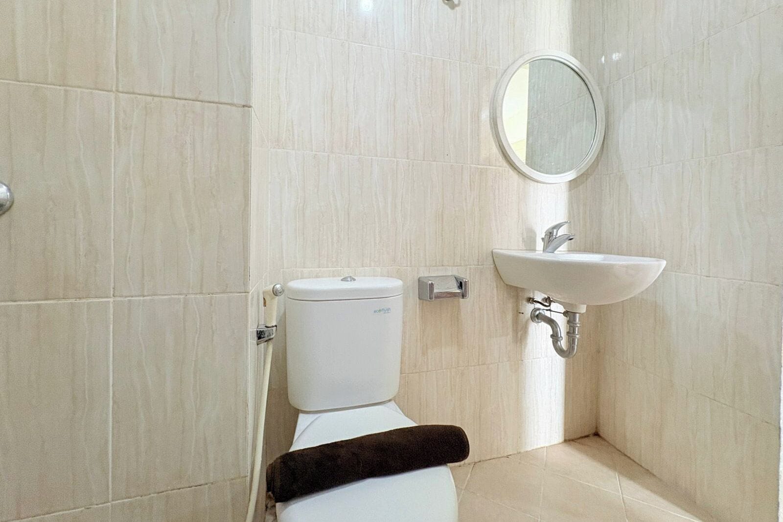 Standard Apartment | Bathroom