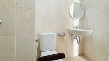 Standard Apartment | Bathroom
