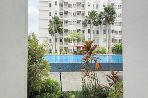 Outdoor pool - Cozy Stay 2Br Apartment At Malioboro City (Depok)