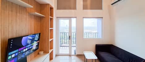 Standard Studio | Living room