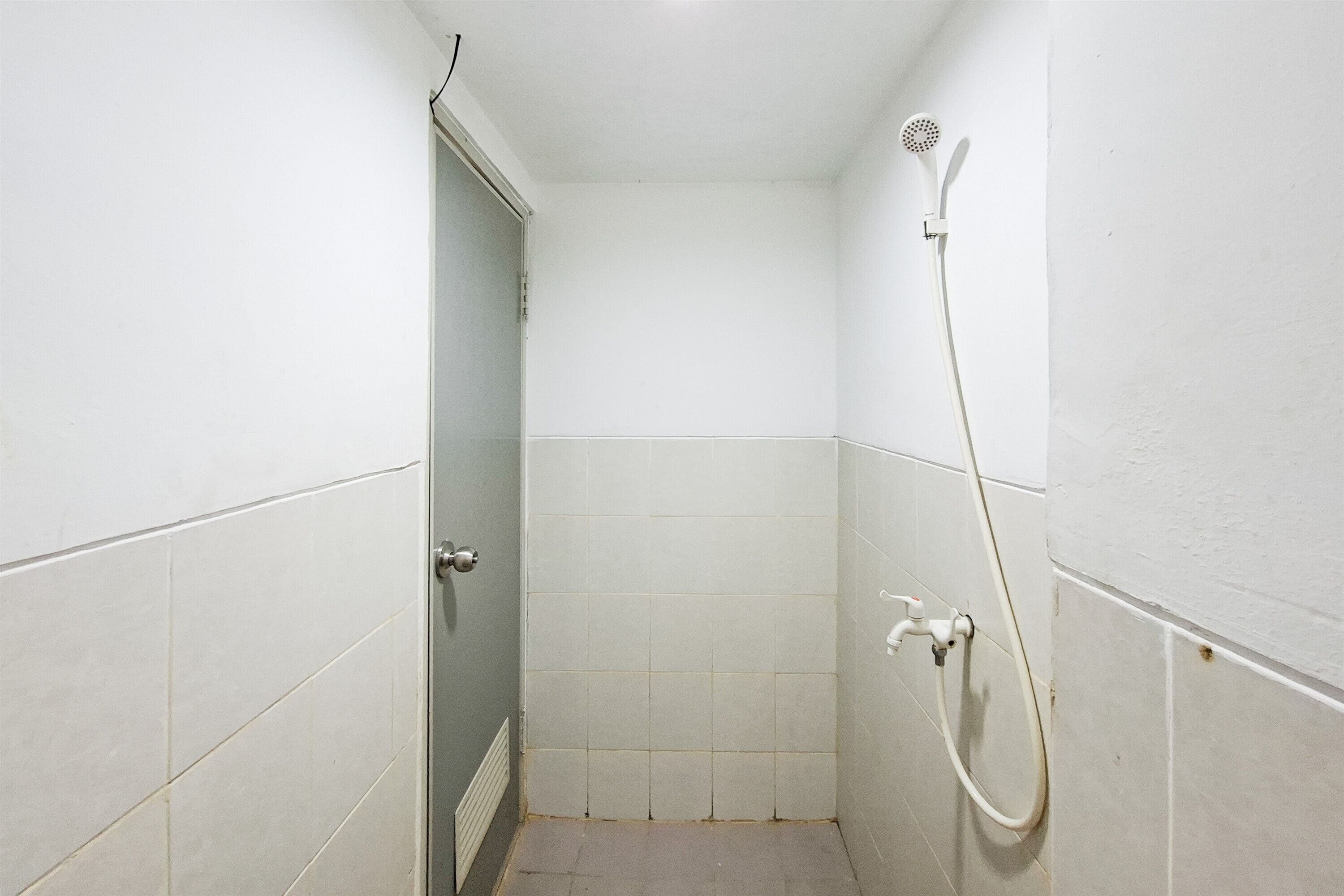 Standard Studio | Bathroom
