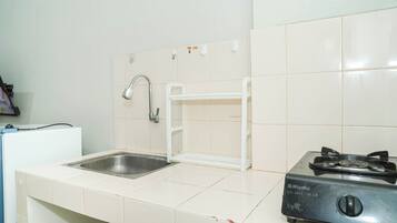 Standard Studio | Private kitchen | Stovetop, electric kettle
