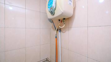 Standard Studio | Bathroom