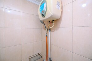 Standard Studio | Bathroom - Comfort Studio Apartment At Margonda Residence 2 (Depok)
