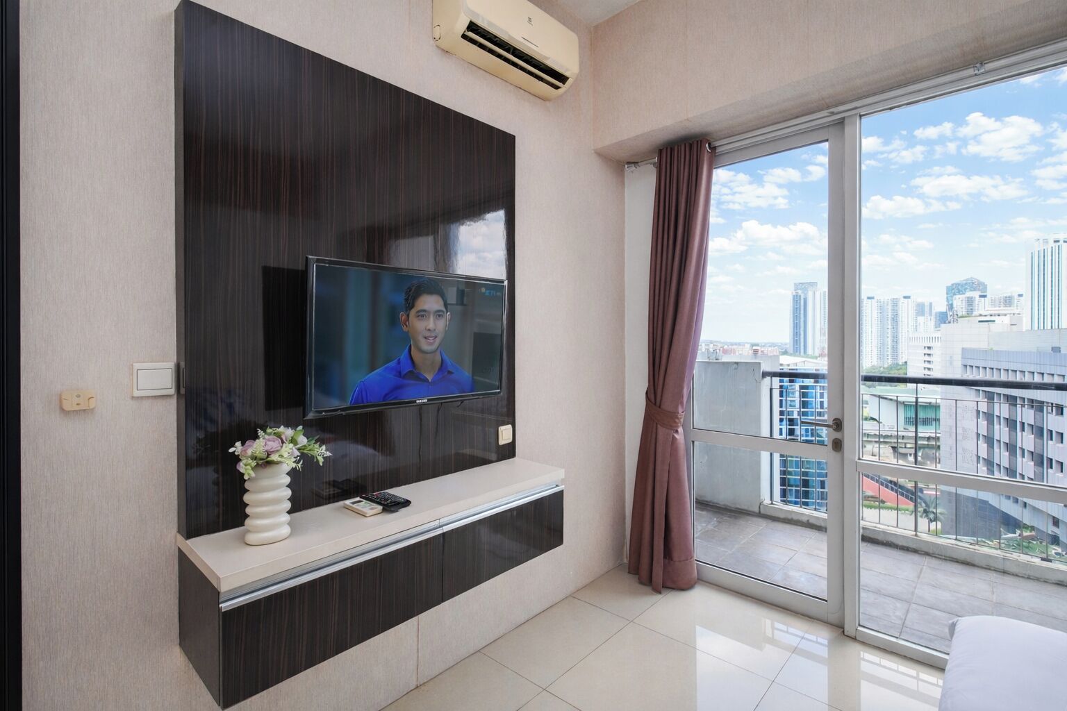 Standard Apartment | Television