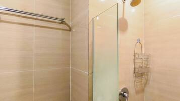 Standard Apartment | Bathroom