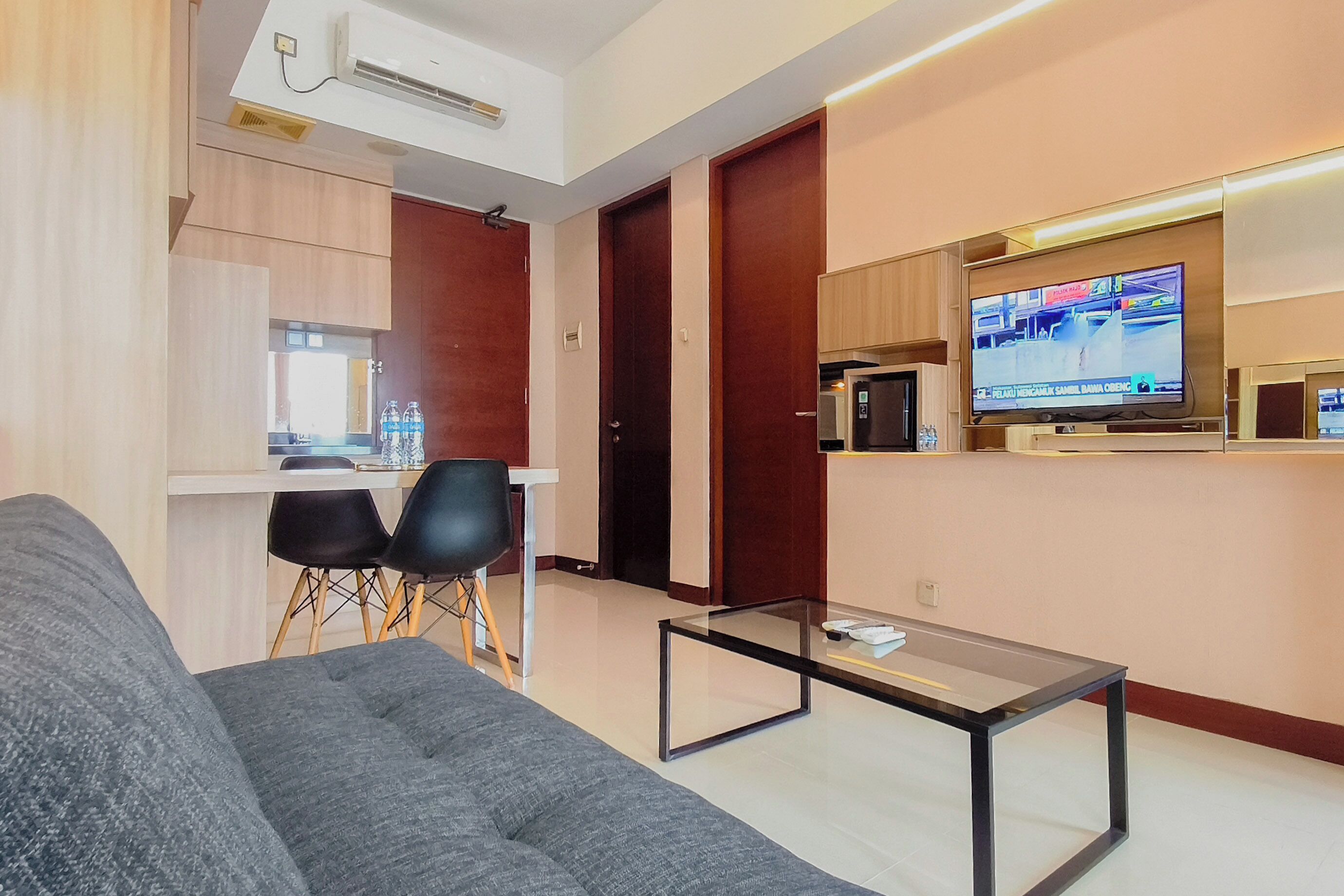 Standard Apartment | Television