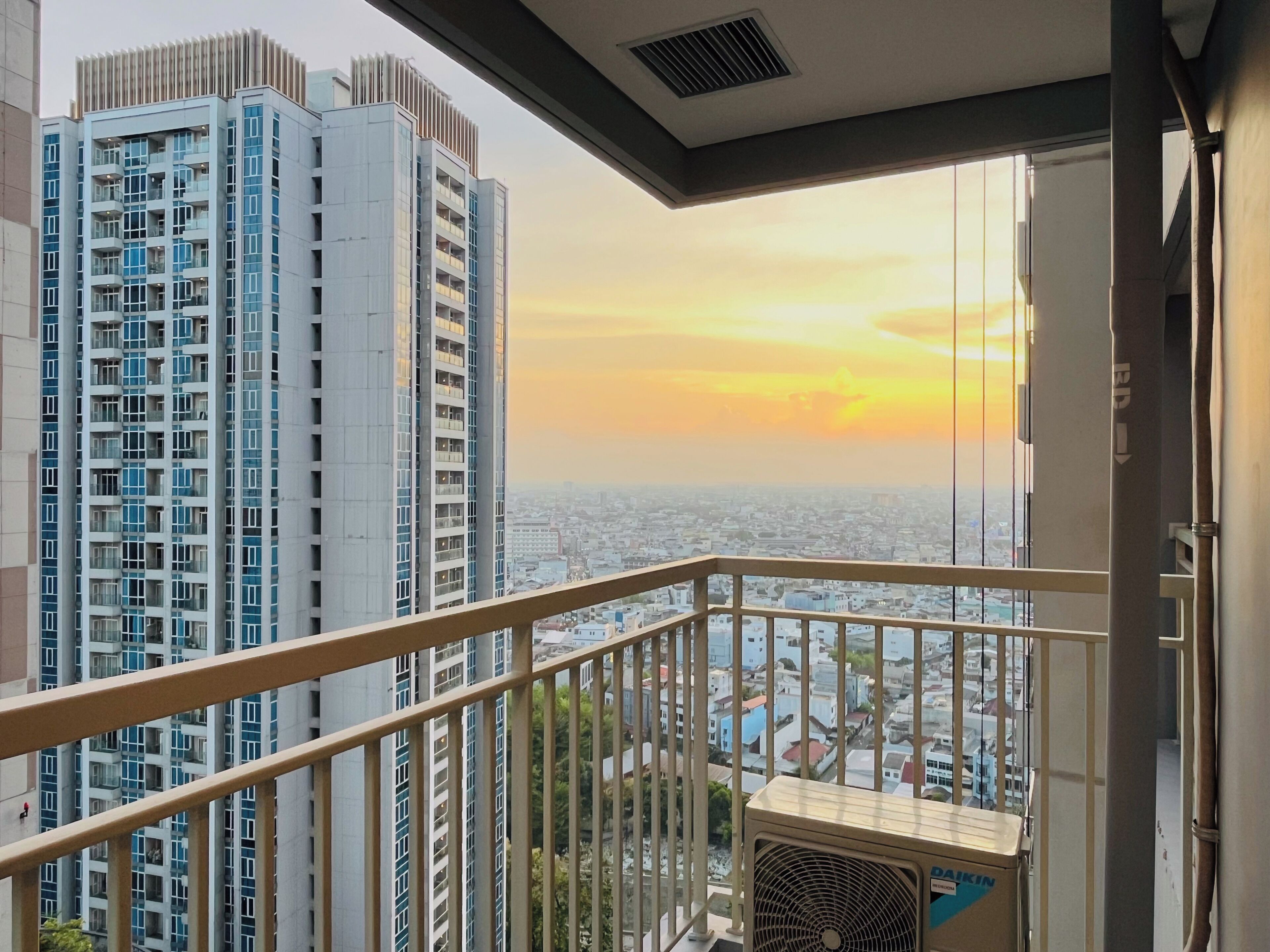 Studio Standard | Vue sur la ville
