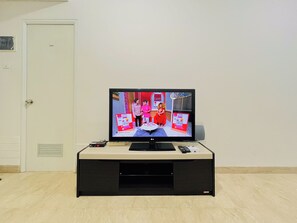 Television - Cozy Stay 2Br At Podomoro City Deli Medan Apartment (Medan)