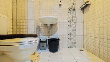 Standard Studio | Bilik Mandi