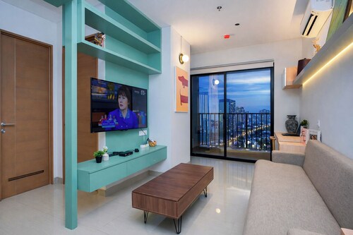 Calm And Restful 1Br At Ciputra World 2 Apartment