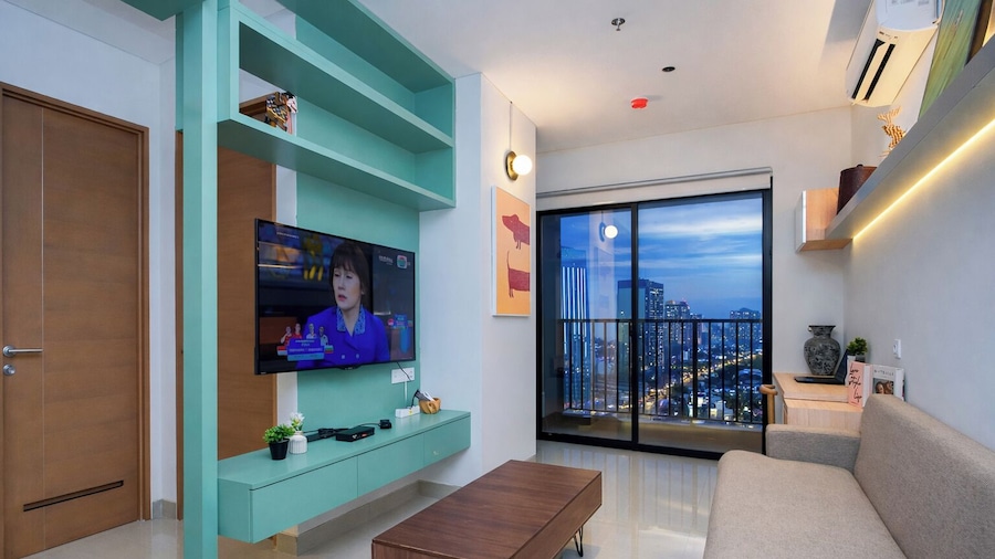 Calm And Restful 1Br At Ciputra World 2 Apartment