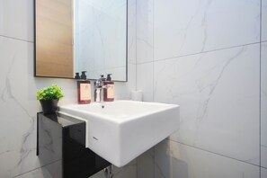 Standard Apartment | Bathroom - Calm And Restful 1Br At Ciputra World 2 Apartment (Jakarta)