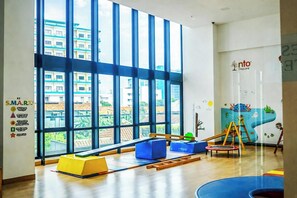 Children’s play area – indoor - Chic And Warm Studio With Super King Bed At Capitol Suites Apartment (Jakarta)
