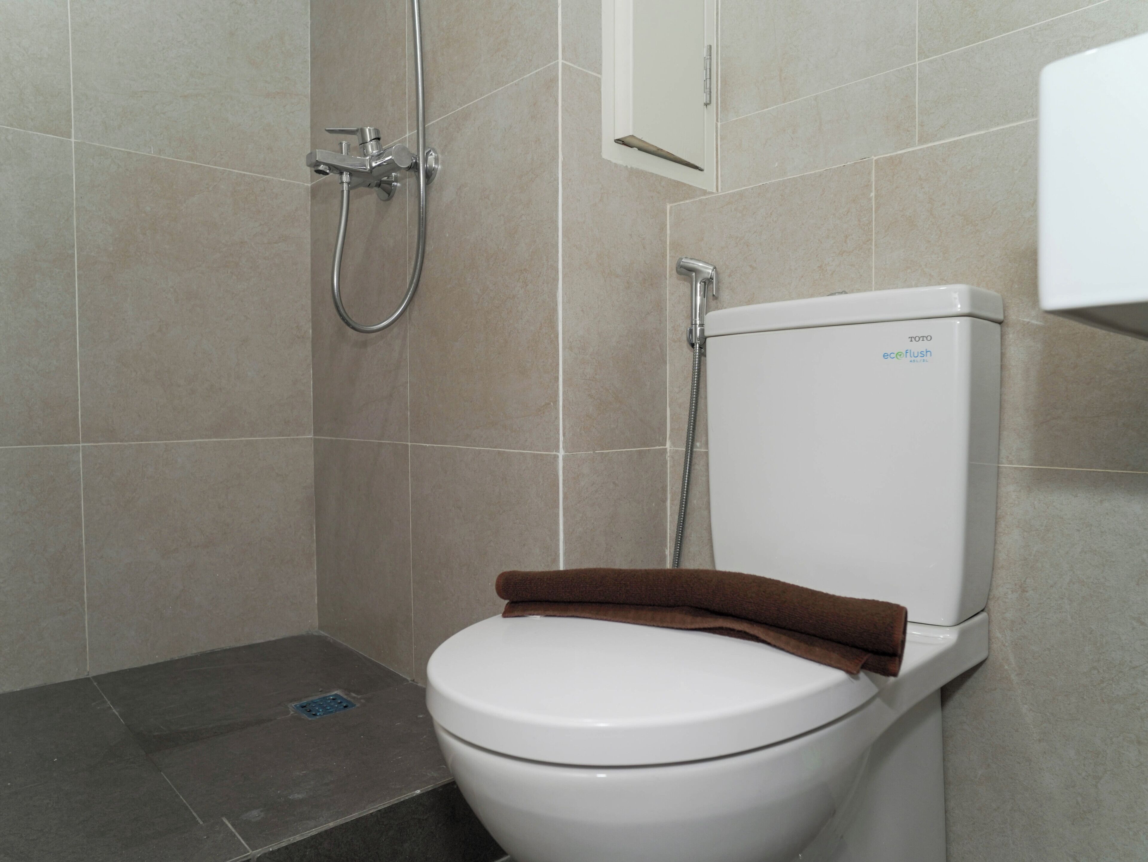 Standard Apartment | Bathroom | Shower