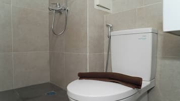 Standard Apartment | Bathroom | Shower