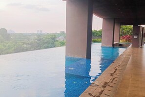 Hồ bơi ngoài trời 