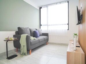 Interior - Bright And Relaxing 2Br At Collins Boulevard Apartment (Tangerang)