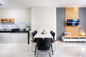 Dining room - Airy And Comfortable 2Br At Nifarro Park Apartment (Jakarta)