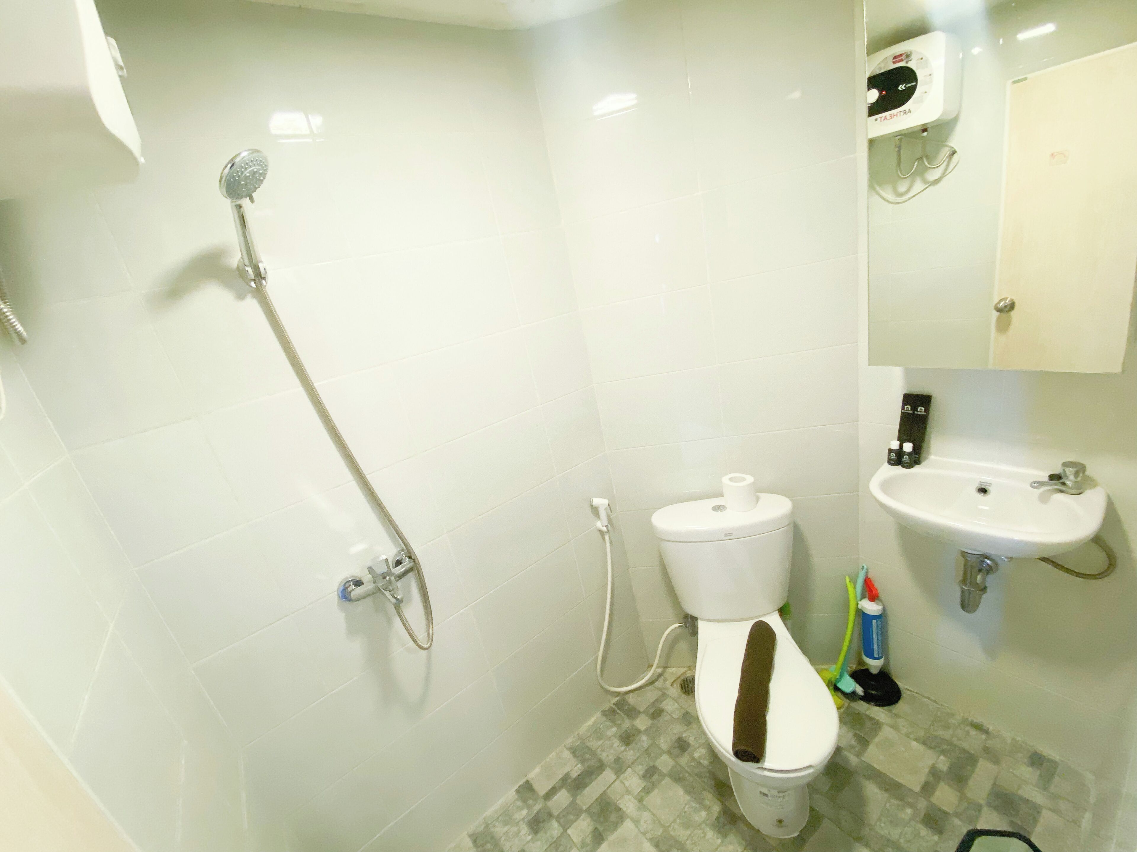 Standard Studio | Bathroom