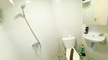 Standard Studio | Bathroom