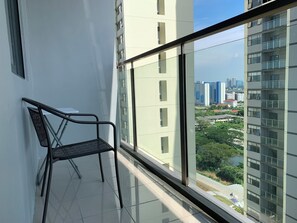 Standard Studio | Balcony - Warm And Cozy Studio Daan Mogot City Apartment (Jakarta)