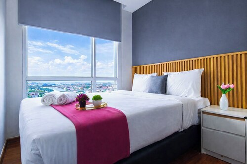 6 Pax Tranquil 3Br With Extra Room At Grand Sungkono Lagoon Apartment